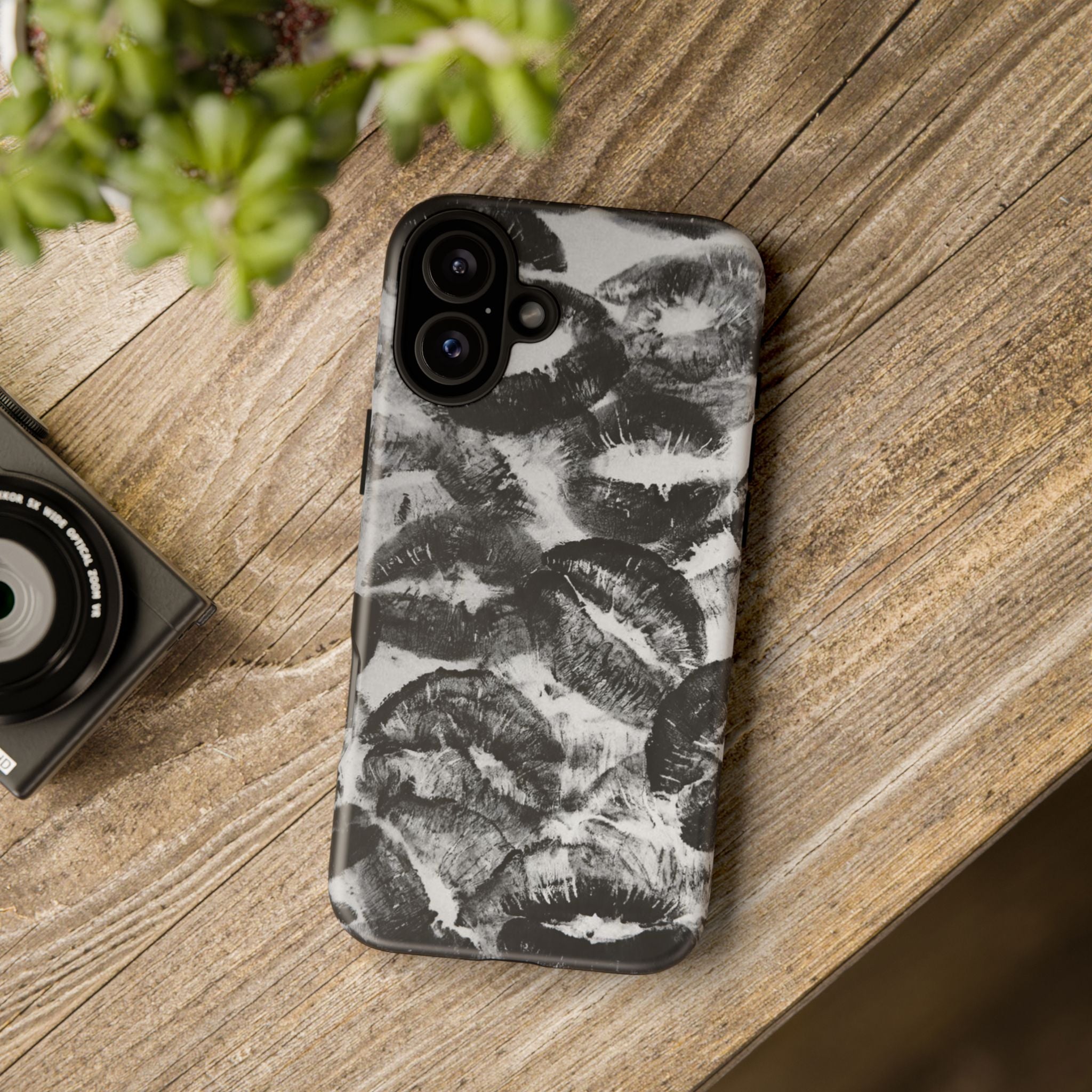 Black and Kiss Design Phone Case