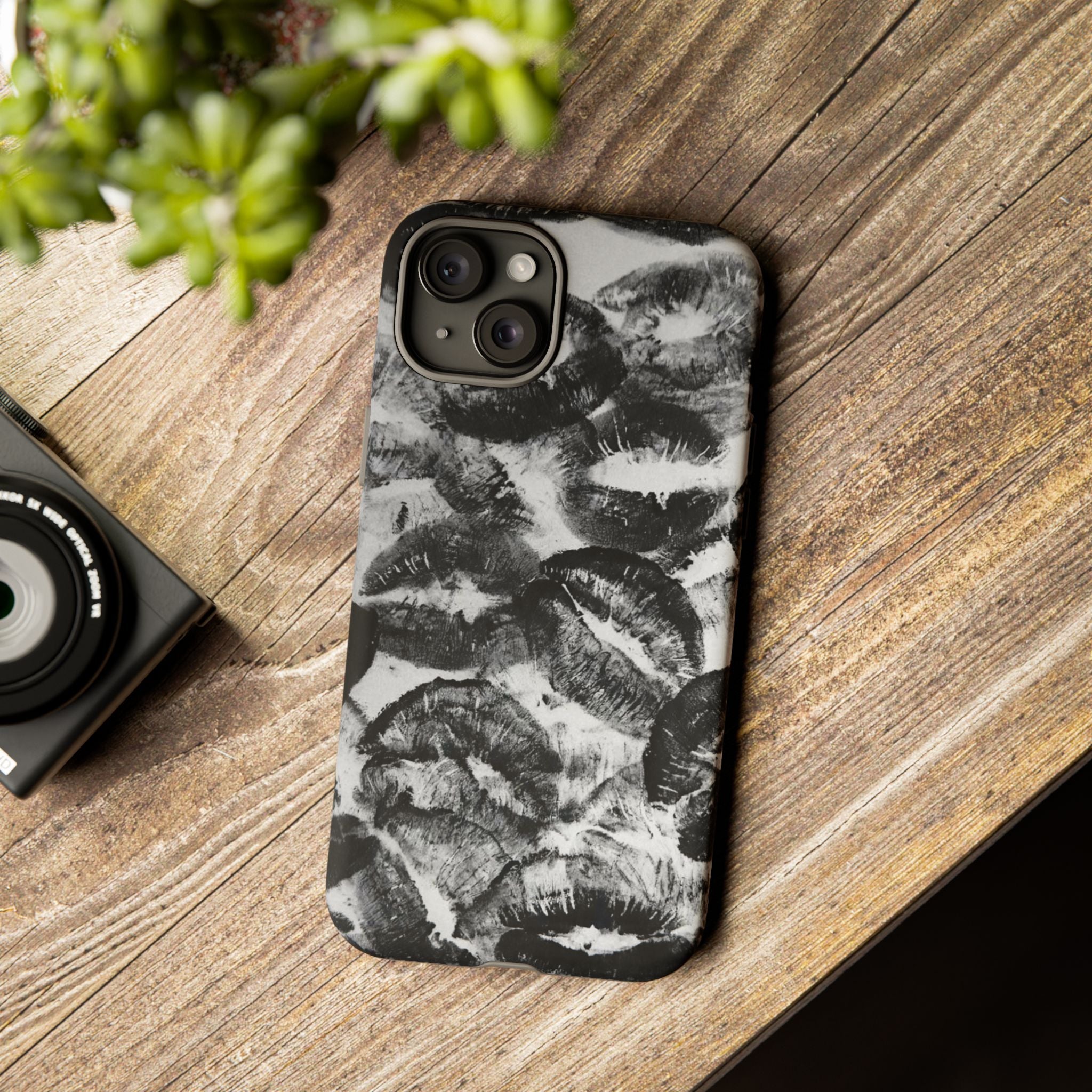 Black and Kiss Design Phone Case