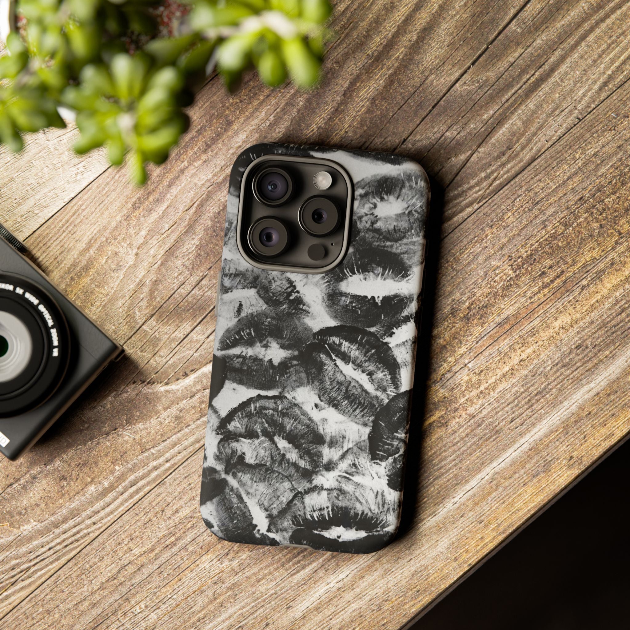 Black and Kiss Design Phone Case