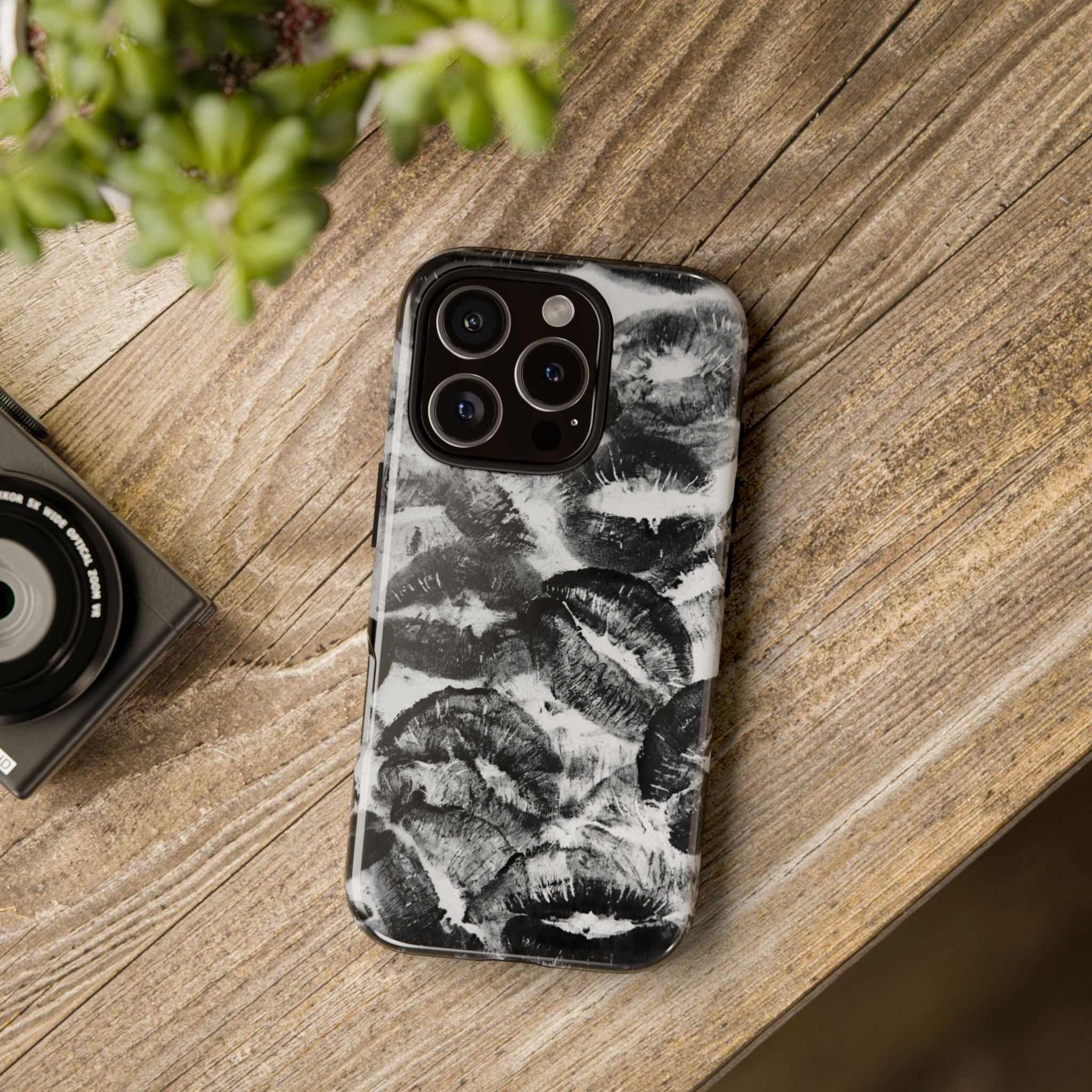 Black and Kiss Design Phone Case